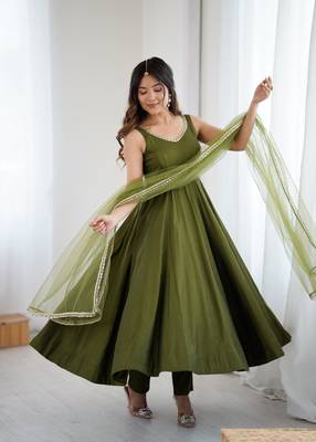 New Designer Anarkali Suit Fully Flair Gown Suit Set With Dupatta  1