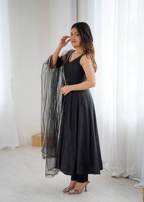 Black embroidered Gown Anarkali With Dupatta 3