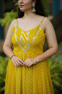 Light green leheriya bandhani long dress 5