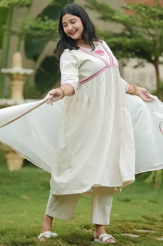 Off white lotus hand embroidered cotton kurta set