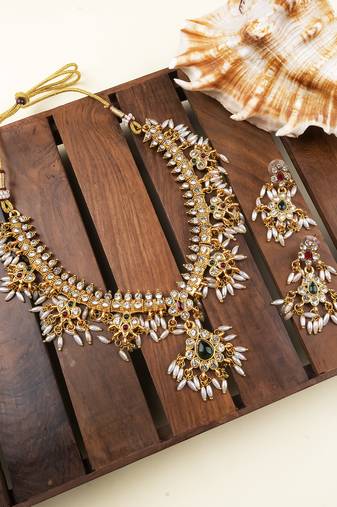 Gold plated pearl necklace set