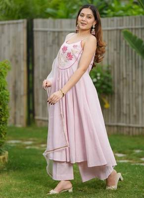 Baby pink lotus hand embroidered cotton kurta set 3
