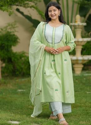 Green lotus hand embroidered cotton kurta set 1