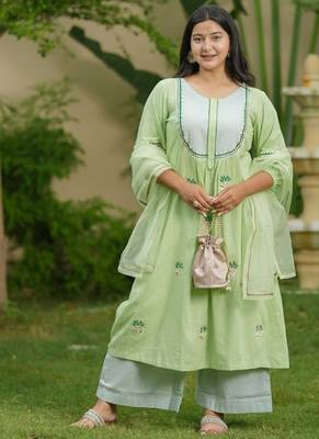Green lotus hand embroidered cotton kurta set 2