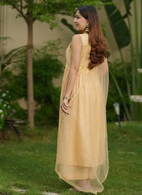 Mango yellow lotus hand embroidered cotton kurta set 3