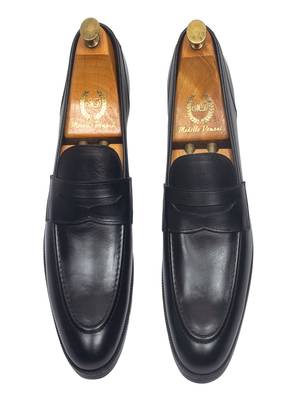 Black solid leather shoes 1