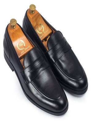 Black solid leather shoes 2