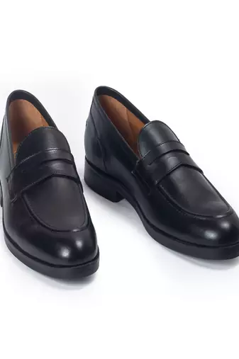 Black solid leather shoes