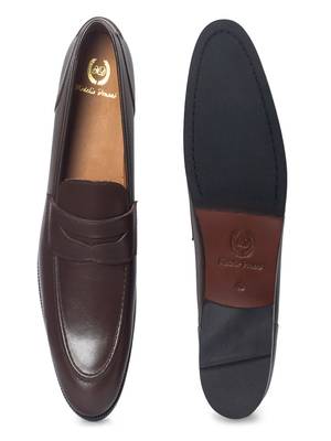 Brown solid leather shoes 5