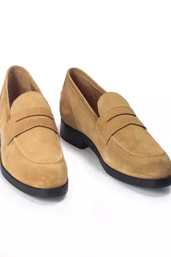 Beige solid leather shoes
