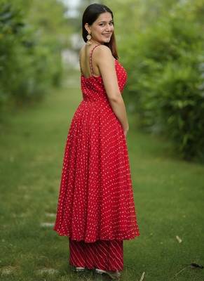 Red leheriya bandhani embroidered  kurta with pant 4
