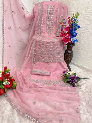 Pink naylon organza suit with embroidered mirror  3