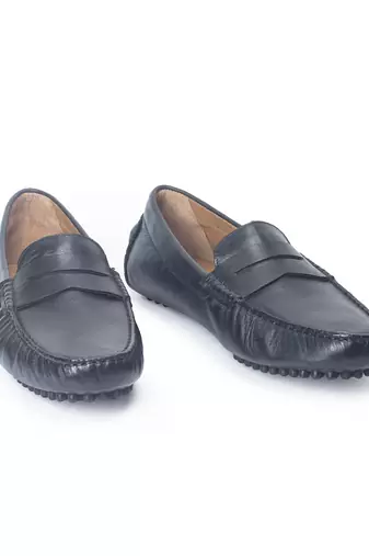 Black solid leather loafers