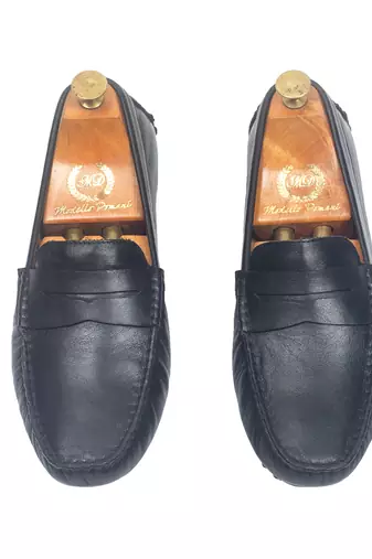 Black solid leather loafers