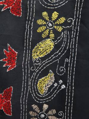green handloom silk embroidered katha stitch work saree with blouse piece 4