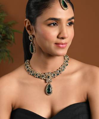 Gold plated stylish design crystal diamond traditional floral necklace with earrings & maang tikka jewellery 1
