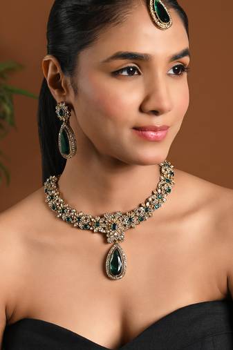 Gold plated stylish design crystal diamond traditional floral necklace with earrings & maang tikka jewellery