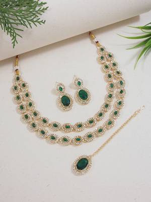 Gold plated stylish design crystal diamond oval shape necklace with earrings & maang tikka jewellery 2