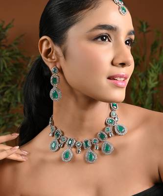 Silver plated traditional kundan & stone choker necklace jewellery with earrings & maang tikka 1