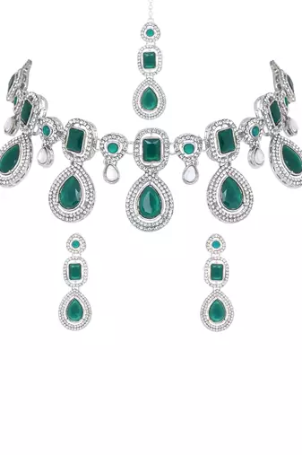 Silver plated traditional kundan & stone choker necklace jewellery with earrings & maang tikka
