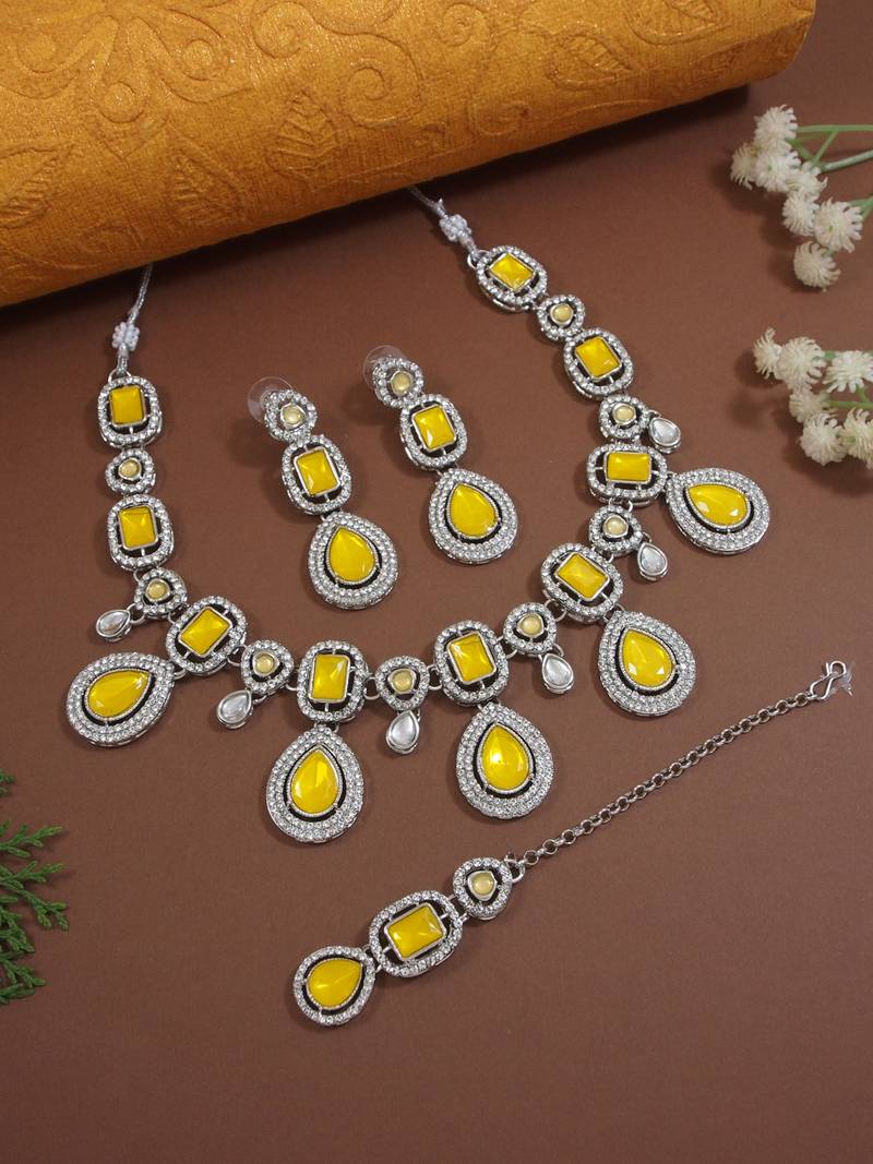 Silver traditional kundan & stone choker necklace jewellery with earrings & maang tikka