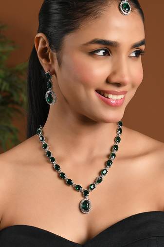 Silver plated stylish design crystal diamond necklace with earrings & maang tikka jewellery set for women (green)