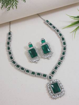 Silver plated stylish design crystal diamond necklace & earrings jewellery set for women (silver green) 2