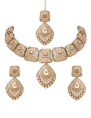 Gold plated traditional square & stone choker necklace jewellery with earrings & maang tikka set for women  2
