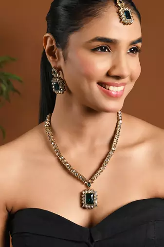 Gold plated stylish design crystal diamond necklace with earrings & maang tikka jewellery set for women 
