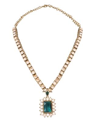 Gold plated stylish design crystal diamond necklace with earrings & maang tikka jewellery set for women  3