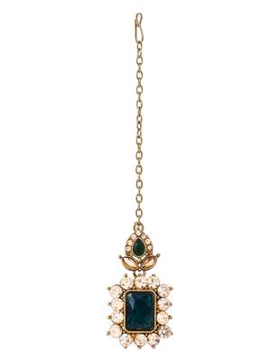 Gold plated stylish design crystal diamond necklace with earrings & maang tikka jewellery set for women  5