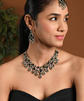 Traditional teardrop design & stone necklace jewellery with earrings & maang tikka set for women (ij414) (green) 1
