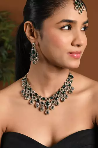 Traditional teardrop design & stone necklace jewellery with earrings & maang tikka set for women (ij414) (green)