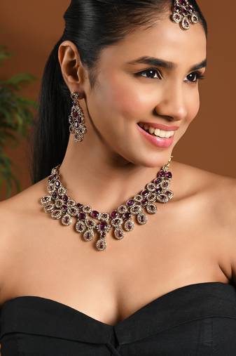 Traditional teardrop design & stone necklace jewellery with earrings & maang tikka set for women (ij414) (wine)
