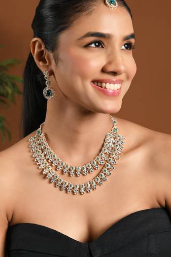 Gold plated stylish design crystal diamond necklace with earrings & maang tikka jewellery set for women (green)