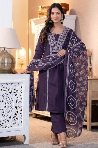Aaysa women embroidered purple kurta set with printed dupatta