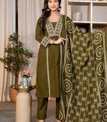 Green Women Embroidered Kurta Set With Printed Dupatta