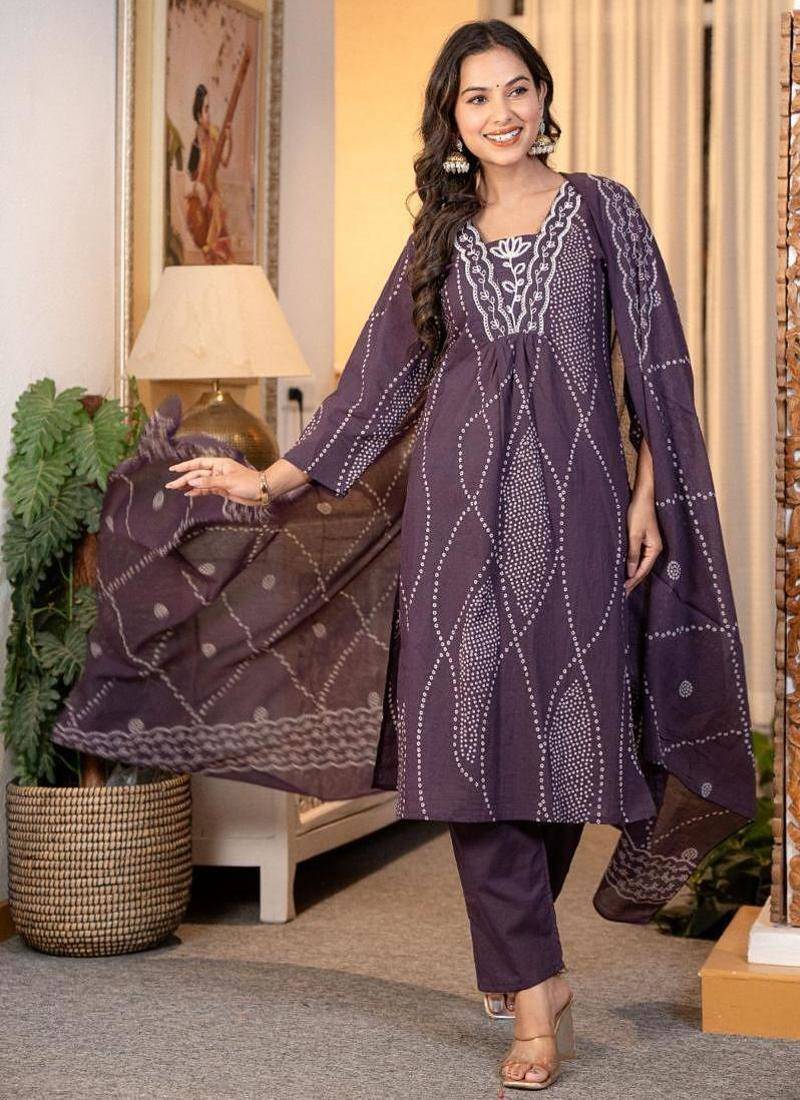 Aaysa women embroidered purple kurta set with printed dupatta
