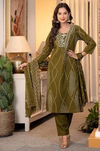 Aaysa women embroidered green kurta set with printed dupatta