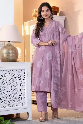 Aaysa women embroidered lilac kurta set with printed dupatta