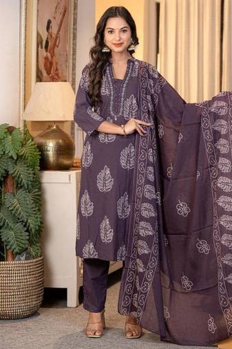 Aaysa women embroidered purple kurta set with printed dupatta