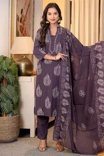 Aaysa women embroidered purple kurta set with printed dupatta