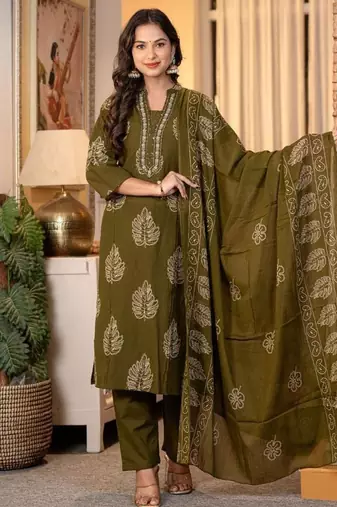 Aaysa women embroidered green kurta set with printed dupatta