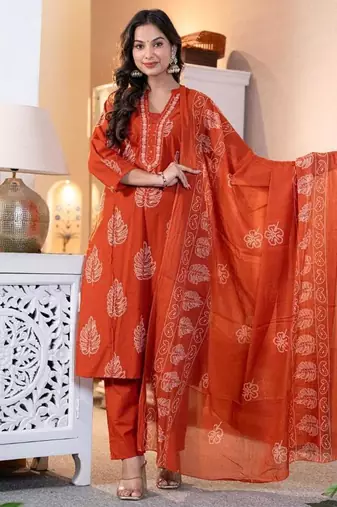 Aaysa women embroidered orange kurta set with printed dupatta