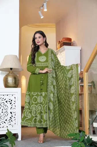 Aaysa women embroidered green anarkali kurta set with printed dupatta
