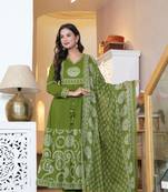 Green Women Embroidered Anarkali Kurta Set With Printed Dupatta