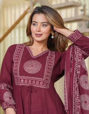 Maroon Women Embroidered Anarkali Kurta Set With Printed Dupatta 2