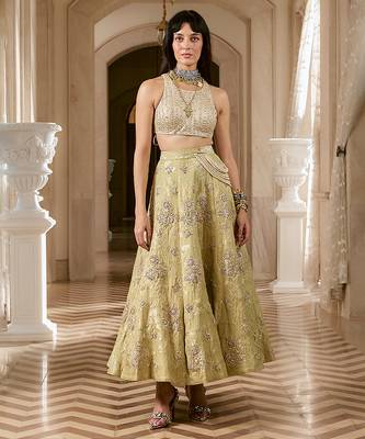 Green embroidered silk skirt set 1