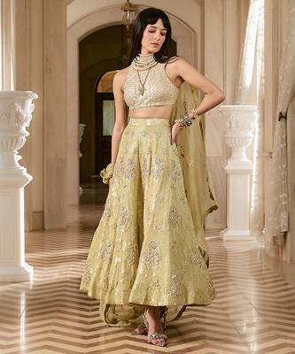 Green embroidered silk skirt set 3