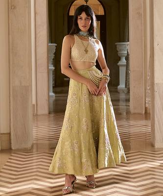 Green embroidered silk skirt set 4
